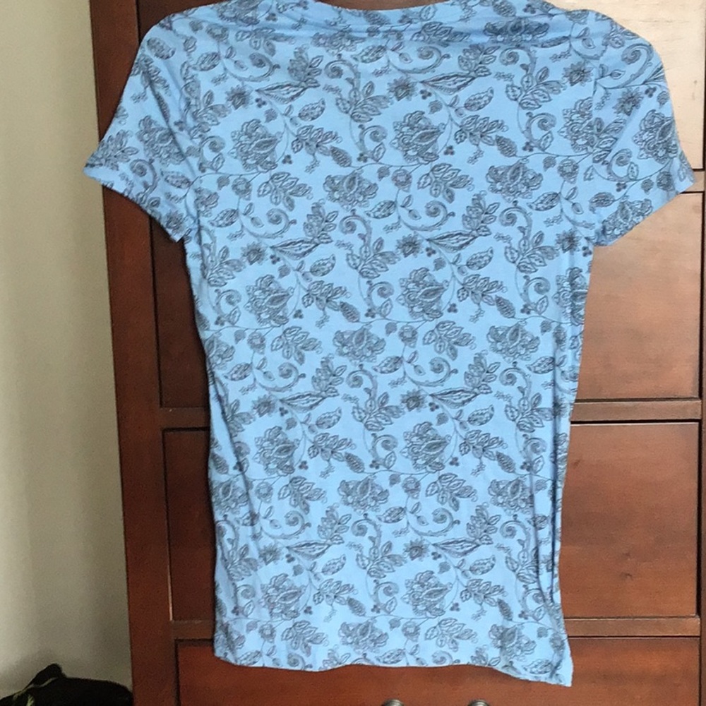 Patterned blue tee